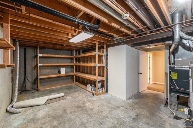 3525 SW Kent CT, Topeka, KS 66614