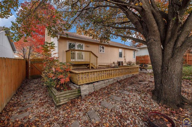 3525 SW Kent CT, Topeka, KS 66614