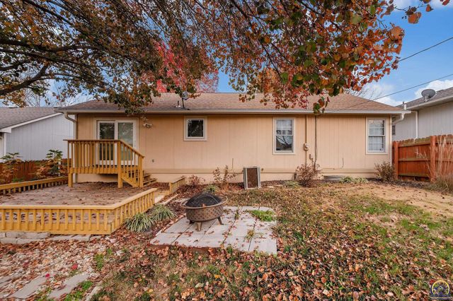 3525 SW Kent CT, Topeka, KS 66614