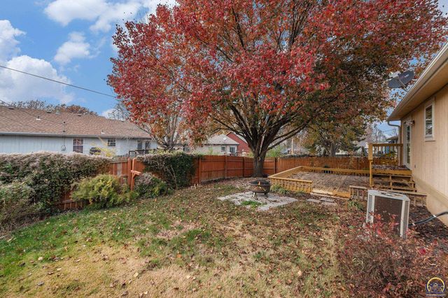 3525 SW Kent CT, Topeka, KS 66614