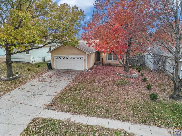 3525 SW Kent CT, Topeka, KS 66614