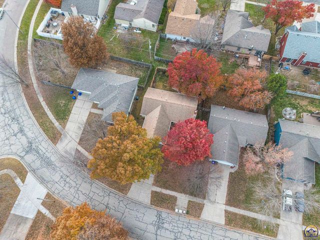 3525 SW Kent CT, Topeka, KS 66614