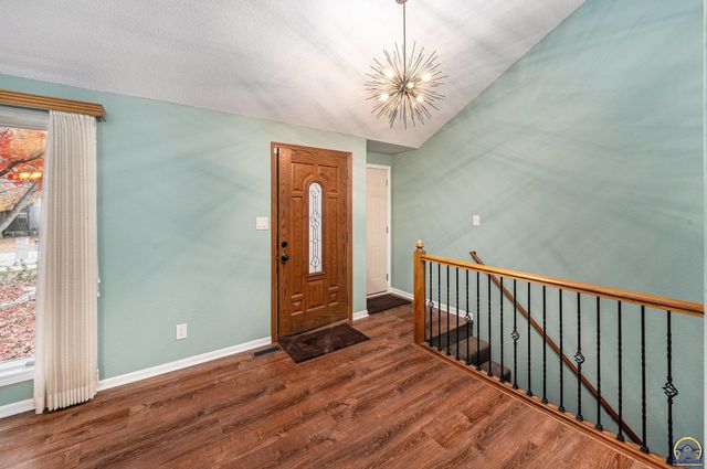 3525 SW Kent CT, Topeka, KS 66614