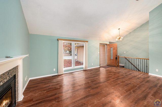 3525 SW Kent CT, Topeka, KS 66614