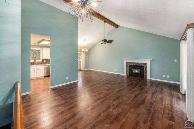 3525 SW Kent CT, Topeka, KS 66614