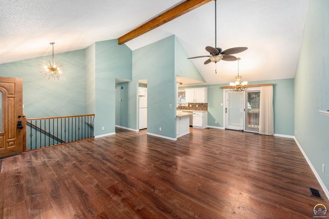 3525 SW Kent CT, Topeka, KS 66614