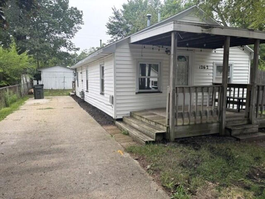 1262 W Langeland Avenue, Muskegon, MI 49442