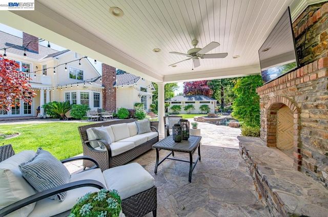 862 Gray Fox Cir, Pleasanton, CA 94566