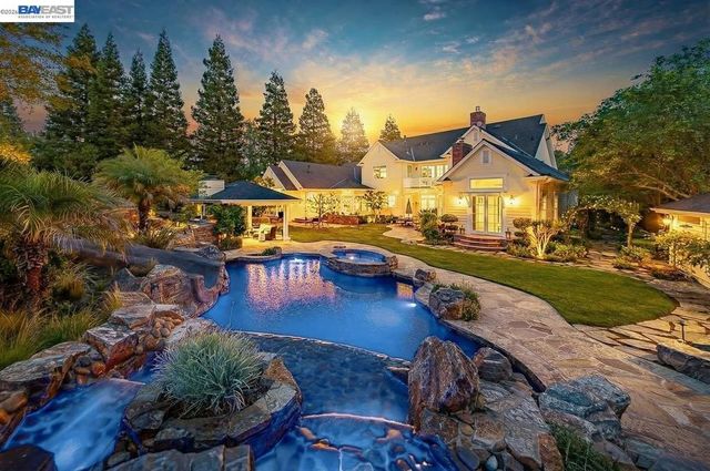 862 Gray Fox Cir, Pleasanton, CA 94566