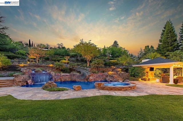 862 Gray Fox Cir, Pleasanton, CA 94566