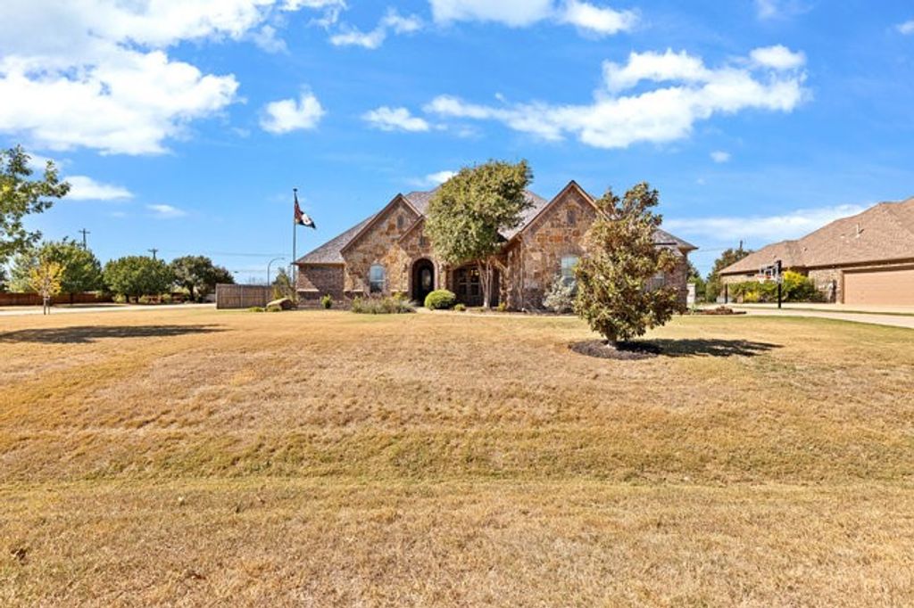 12901 Smokey Ranch Drive, Fort Worth, TX 76052