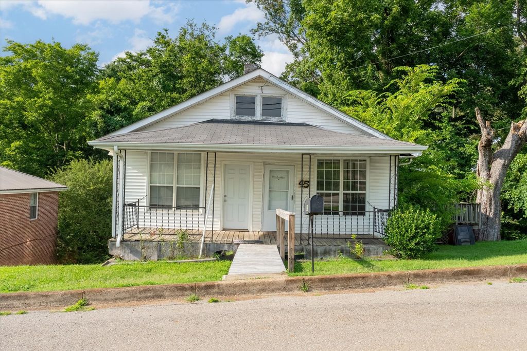 45 Lawn St, Clarksville, TN 37040