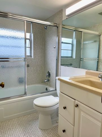 232 Canterbury J, West Palm Beach, FL 33417