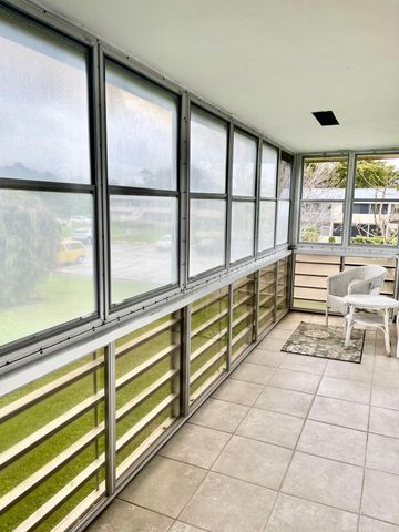 232 Canterbury J, West Palm Beach, FL 33417