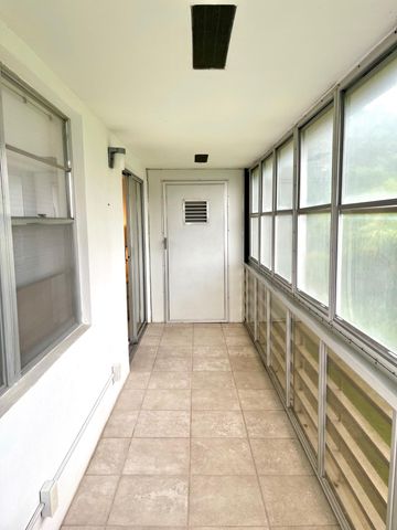 232 Canterbury J, West Palm Beach, FL 33417