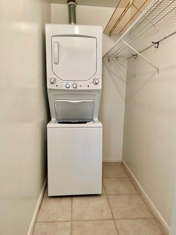 232 Canterbury J, West Palm Beach, FL 33417