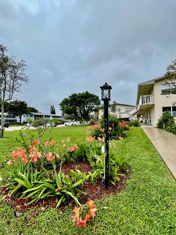 232 Canterbury J, West Palm Beach, FL 33417