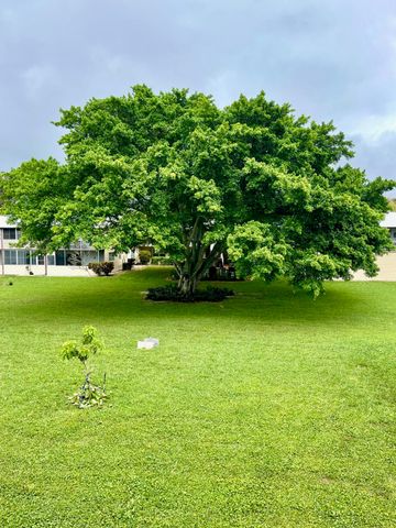 232 Canterbury J, West Palm Beach, FL 33417