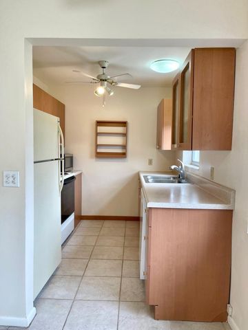 232 Canterbury J, West Palm Beach, FL 33417