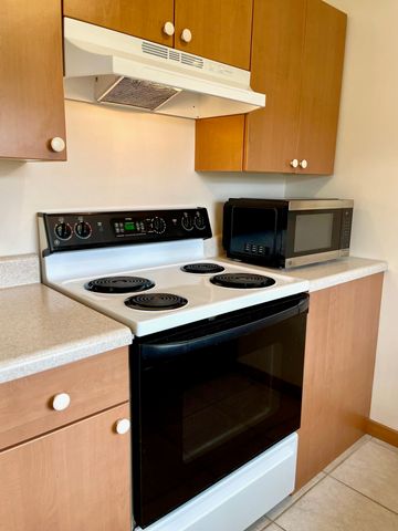 232 Canterbury J, West Palm Beach, FL 33417