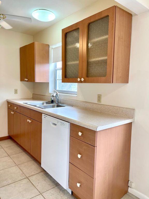 232 Canterbury J, West Palm Beach, FL 33417