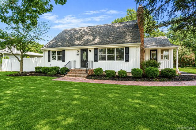 273 Cambon Avenue, Saint James, NY 11780