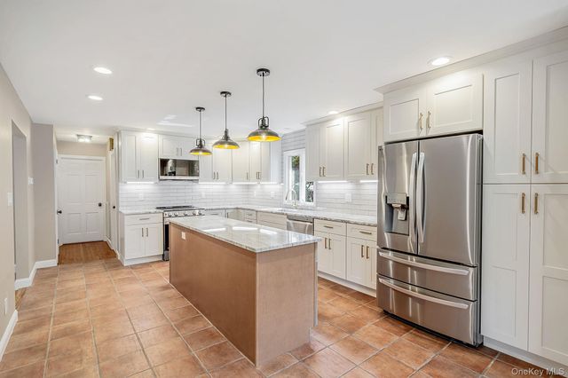 273 Cambon Avenue, Saint James, NY 11780
