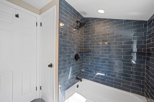 273 Cambon Avenue, Saint James, NY 11780