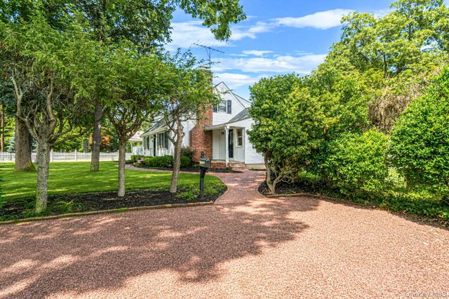 273 Cambon Avenue, Saint James, NY 11780