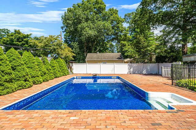 273 Cambon Avenue, Saint James, NY 11780