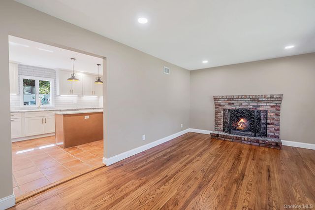 273 Cambon Avenue, Saint James, NY 11780