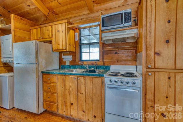 292 Crow Lane, Burnsville, NC 28714