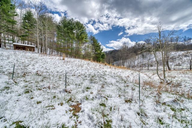 292 Crow Lane, Burnsville, NC 28714