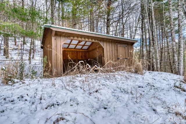 292 Crow Lane, Burnsville, NC 28714