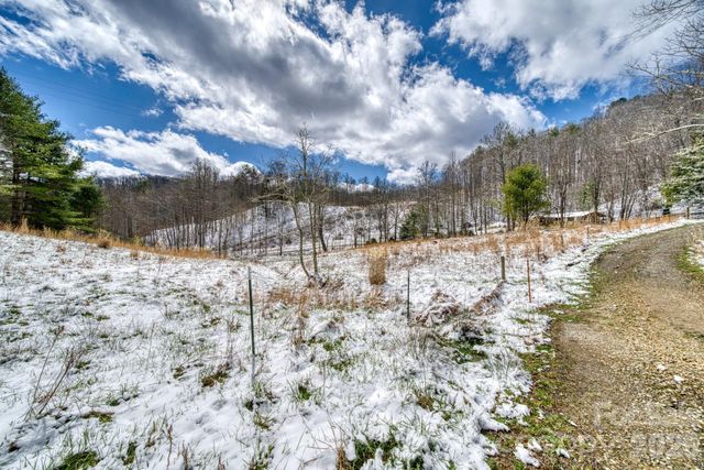 292 Crow Lane, Burnsville, NC 28714