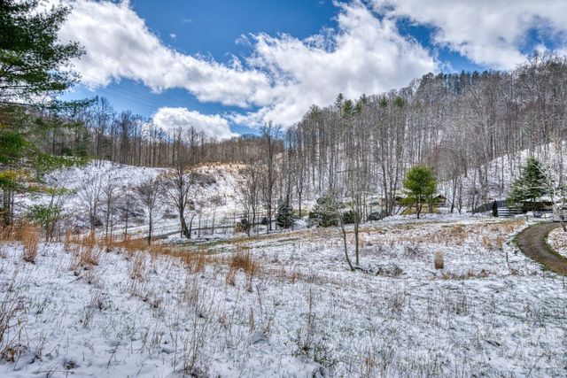 292 Crow Lane, Burnsville, NC 28714