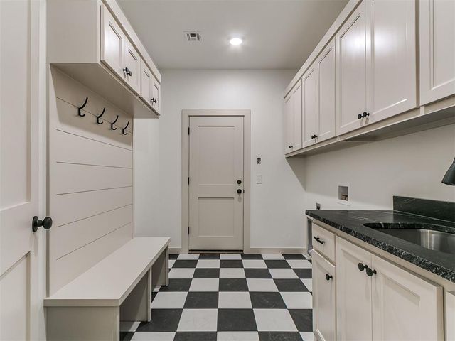 15919 Vernon Circle, Newalla, OK 74857