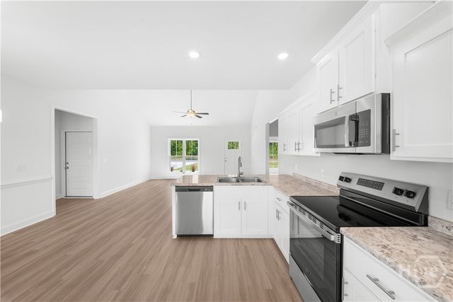 662 Belfast Loop, Ellabell, GA 31308