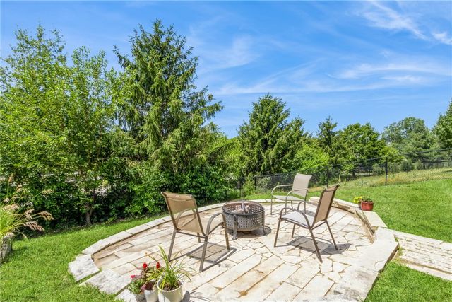 1017 Langenberg Ave, Iowa City, IA 52240