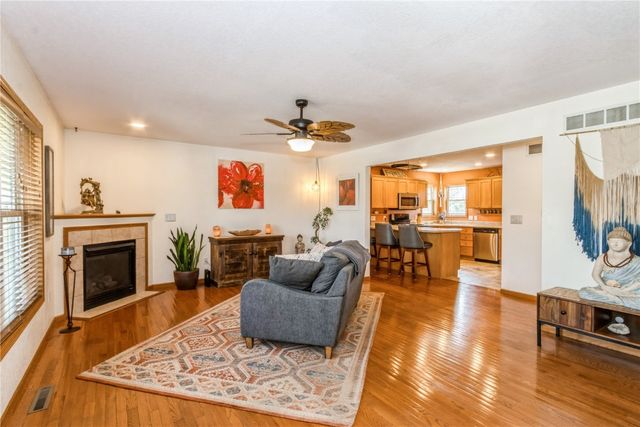 1017 Langenberg Ave, Iowa City, IA 52240