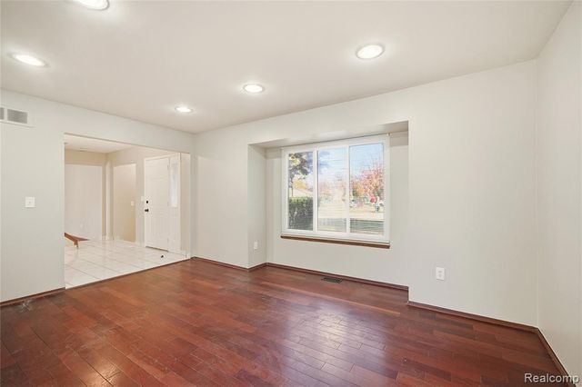 37741 Lancaster Drive, Farmington, MI 48331