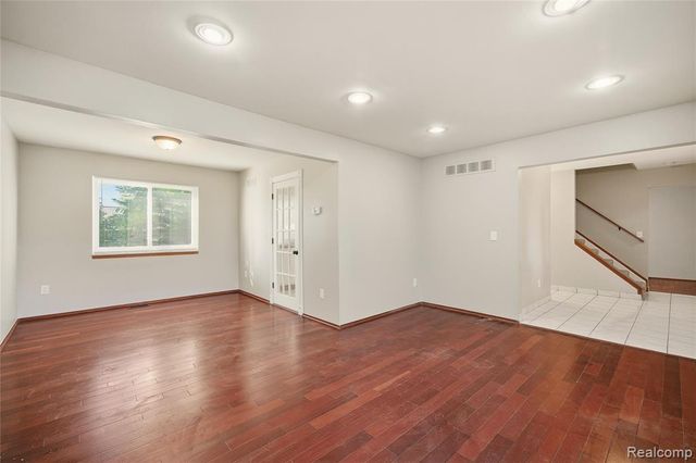 37741 Lancaster Drive, Farmington, MI 48331