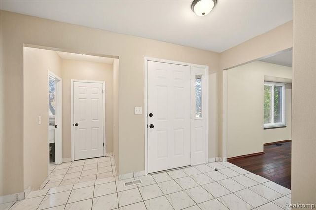 37741 Lancaster Drive, Farmington, MI 48331