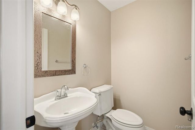 37741 Lancaster Drive, Farmington, MI 48331