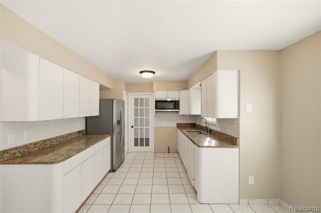 37741 Lancaster Drive, Farmington, MI 48331