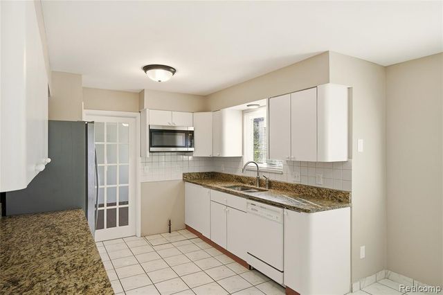 37741 Lancaster Drive, Farmington, MI 48331