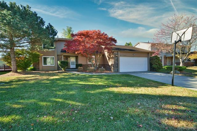 37741 Lancaster Drive, Farmington, MI 48331