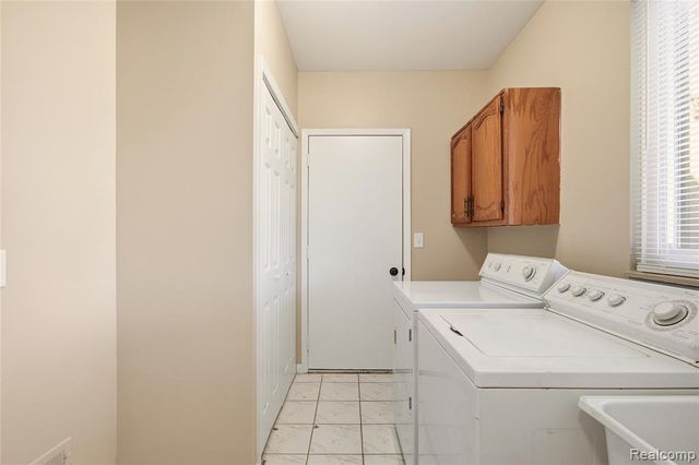 37741 Lancaster Drive, Farmington, MI 48331