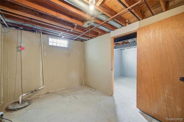 37741 Lancaster Drive, Farmington, MI 48331