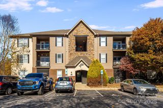 202 Brickton Village Circle 101, Fletcher, NC 28732
